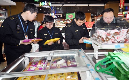 筑牢節(jié)日“安全網(wǎng)”——延吉市開展元宵節(jié)食品銷售安全專項檢查紀實